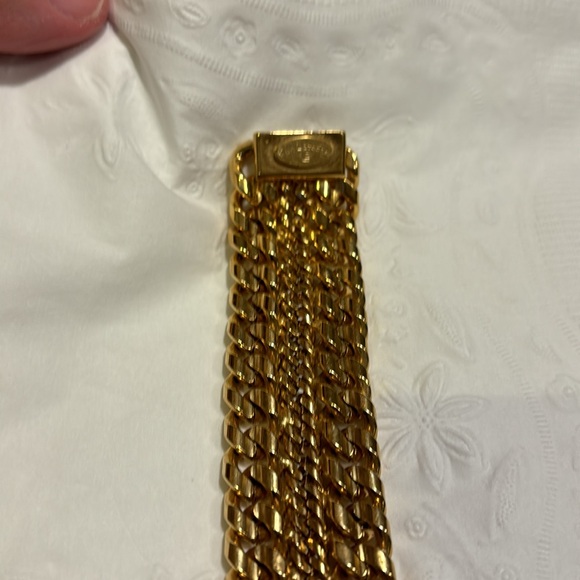GUY LAROCHE LADIES GOLD TONE WIDE CHAIN BRACELET-VINTAGE - Picture 2 of 9